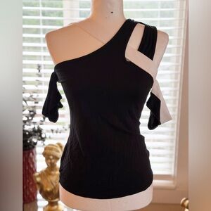 VENUS Black and White Asymmetrical Top